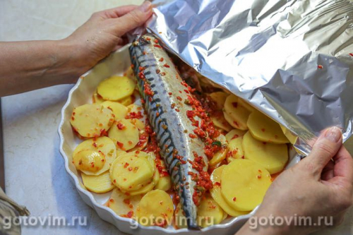 Скумбрия в духовке, запеченная в перечном соусе 