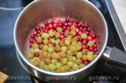 Соус к мясу из клюквы с виноградом