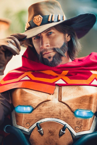 Актер озвучки Overwatch Мэтью Мерсер косплеит Маккри и делает это очень круто Актер озвучки Overwatch Мэтью Мерсер косплеит Маккри и делает это очень круто