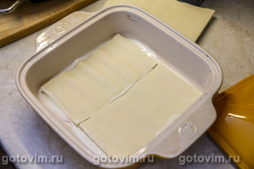 Лазанья с фрикадельками, овощным соусом и бешамель