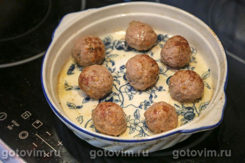 Лазанья с фрикадельками, овощным соусом и бешамель