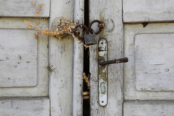 Сербские деревни-призраки Сербские деревни-призраки