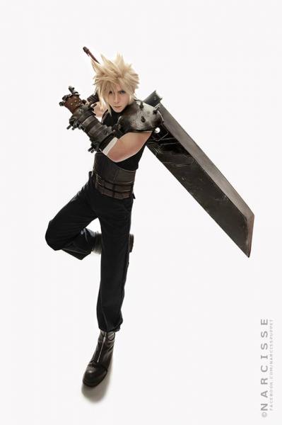 Очень хороший косплей на Final Fantasy VII Очень хороший косплей на Final Fantasy VII