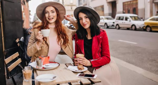 10 научных способов поднять настроение без сахара и кофе