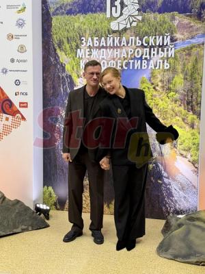 Убежденный холостяк Петр Рыков закрутил роман с дочерью Александра Михайлова на 20 лет моложе: пара вышла в свет на ЗМКФ Убежденный холостяк Петр Рыков закрутил роман с дочерью Александра Михайлова на 20 лет моложе: пара вышла в свет на ЗМКФ