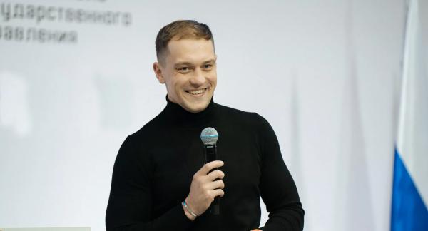 Жим узким хватом: как сместить акцент на трицепс и не перегрузить плечи Жим узким хватом: как сместить акцент на трицепс и не перегрузить плечи