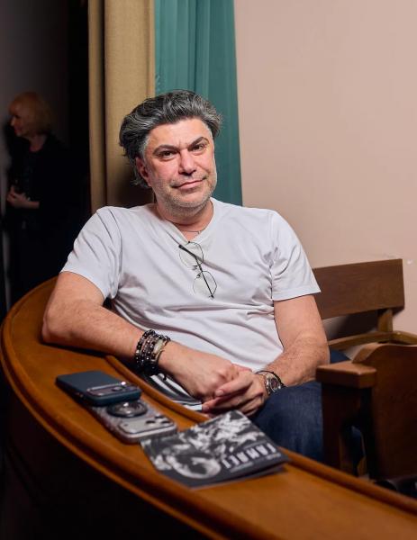 Пересильд, Петров, Янковский — кто еще пришел посмотреть на Юру Борисова на сцене МХТ
Пересильд, Петров, Янковский — кто еще пришел посмотреть на Юру Борисова на сцене МХТ
