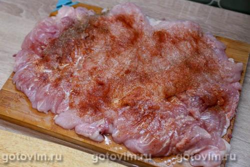 Рулет из курицы с перцем чили и чесноком в мультиварке