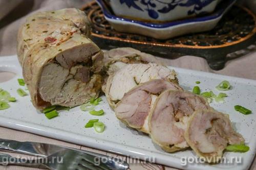 Рулет из курицы с перцем чили и чесноком в мультиварке