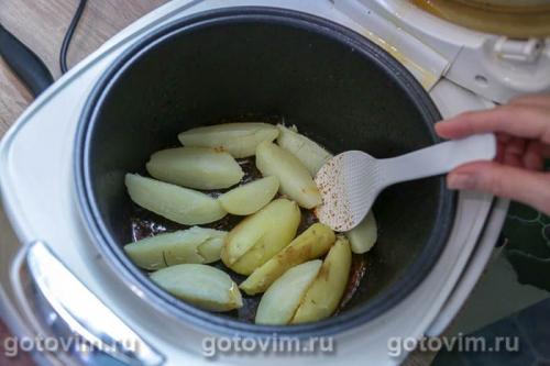 Картофель, обжаренный в мультиварке с беконом и розмарином