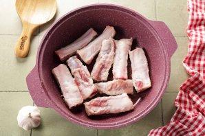 Ребрышки с фасолью