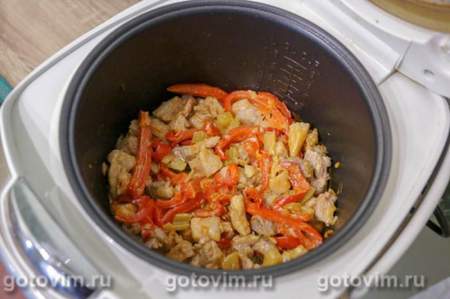 Паприкаш из свинины с сельдереем и сладким перцем в мультиварке