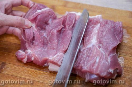 Свиной рулет с зелёной спаржей в мультиварке