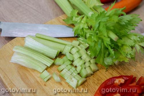 Паприкаш из свинины с сельдереем и сладким перцем в мультиварке