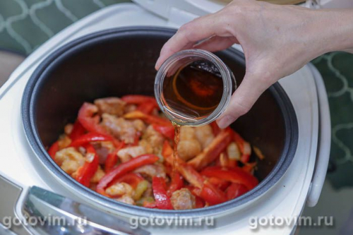 Паприкаш из свинины с сельдереем и сладким перцем в мультиварке