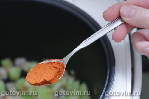Паприкаш из свинины с сельдереем и сладким перцем в мультиварке
