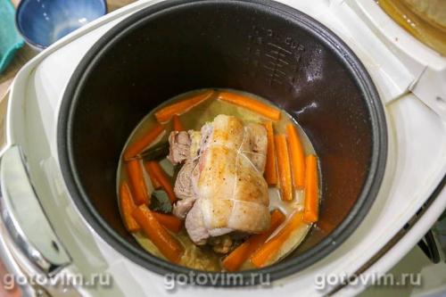 Свиной рулет с зелёной спаржей в мультиварке