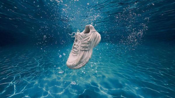 adidas Originals и Pharrell Williams выпустят VIRGINIA Adistar Jellyfish в расцветке Triple White
adidas Originals и Pharrell Williams выпустят VIRGINIA Adistar Jellyfish в расцветке Triple White