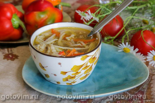 Суп с мясом и грибами эноки в мультиварке