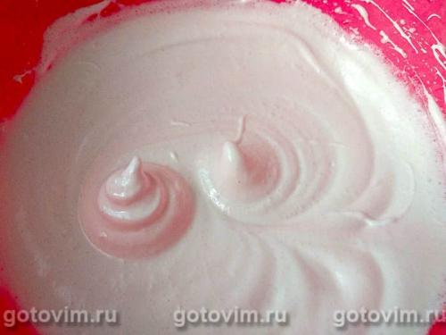 Творожный пирог с персиками и воздушной меренгой