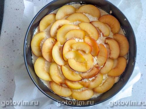 Творожный пирог с персиками и воздушной меренгой