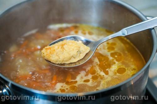 Суп с лисичками и кнелями из цветной капусты