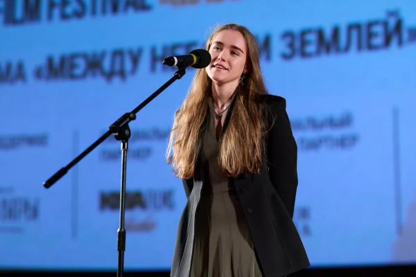 Елена Лядова, Михаил Тройник, Маруся Фомина, Стася Толстая и другие звезды на закрытии кинофестиваля "Сделано женщинами"
Елена Лядова, Михаил Тройник, Маруся Фомина, Стася Толстая и другие звезды на закрытии кинофестиваля "Сделано женщинами"