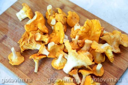Шашлык из лисичек с беконом и луком