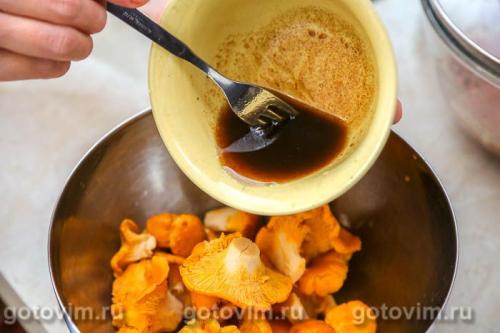 Шашлык из лисичек с беконом и луком