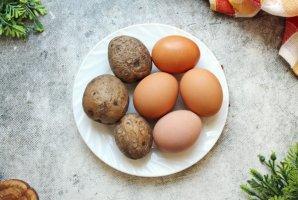 Холодный борщ с курицей и маринованной свеклой