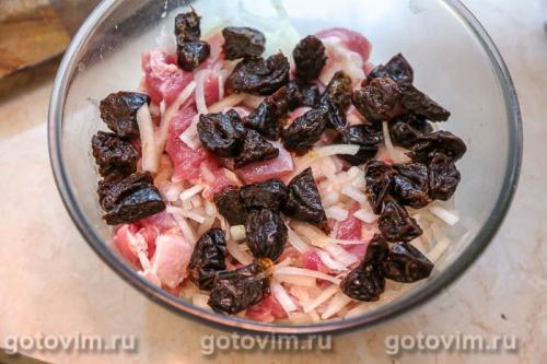 Свинина с черносливом, тыквой и картошкой, запеченная в рукаве