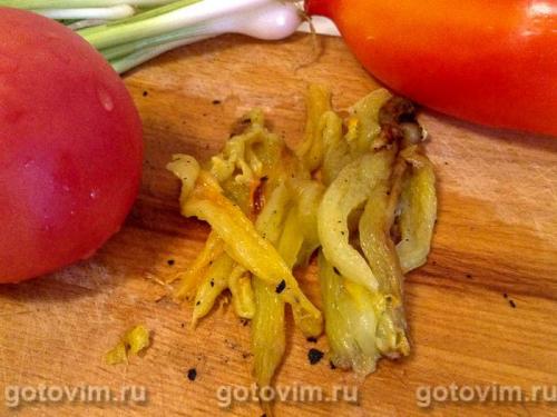 Брускетта с запечённым перцем, помидорами и сыром страчателла