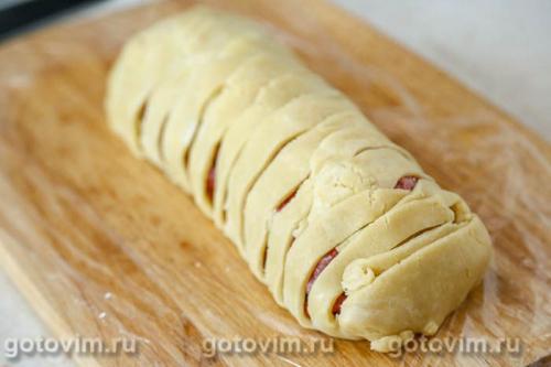 Мясной рулет с яйцом в тесте