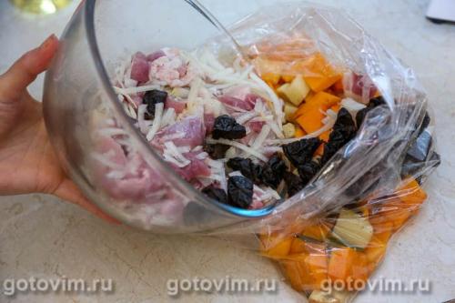 Свинина с черносливом, тыквой и картошкой, запеченная в рукаве