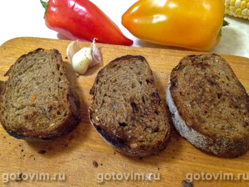 Брускетта с запечённым перцем, помидорами и сыром страчателла