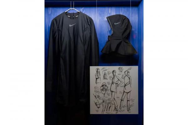 В Нью-Йорке открылась выставка архивных кроссовок и прототипов Nike
В Нью-Йорке открылась выставка архивных кроссовок и прототипов Nike