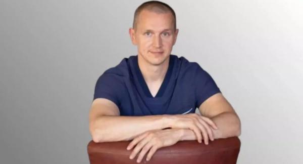 Уттанасана без боли и рывков: как безопасно освоить глубокий наклон (видео)