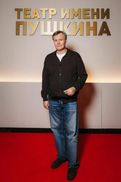 
                Елизавета Боярская, Виктория Исакова, Константин Хабенский на премьере спектакля &laquo;Опера нищих&raquo; в Театре Пушкина            