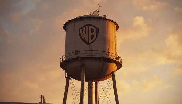 Легендарную водонапорную башню Warner Bros. перекрасили Легендарную водонапорную башню Warner Bros. перекрасили