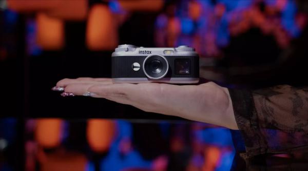 Fujifilm представила Instax Pal 2 — карманную камеру с экраном и видоискателем
Fujifilm представила Instax Pal 2 — карманную камеру с экраном и видоискателем