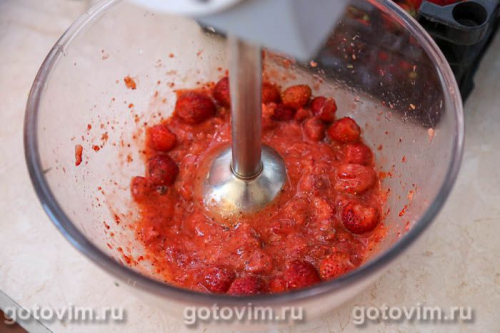 Клубника, протертая с сахаром с апельсинами (без варки) 