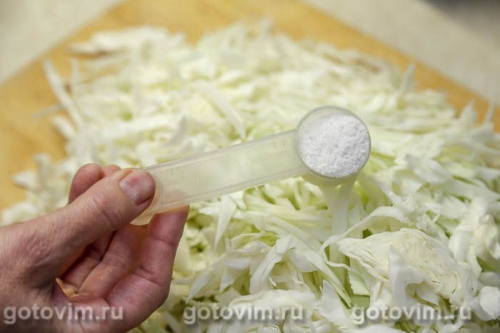 Квашеная капуста с клюквой и яблоками