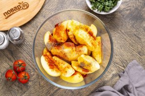 Картофель дольками в духовке Картофель дольками в духовке